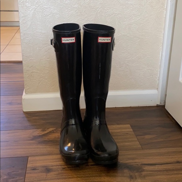 Black Gloss Tall Hunter Rain Boots with Liners - Picture 3 of 10